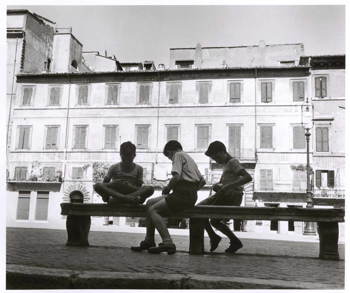 Children in a plaza, Rome, Italy, 1951 © International Center of Photography/Magnum Photos