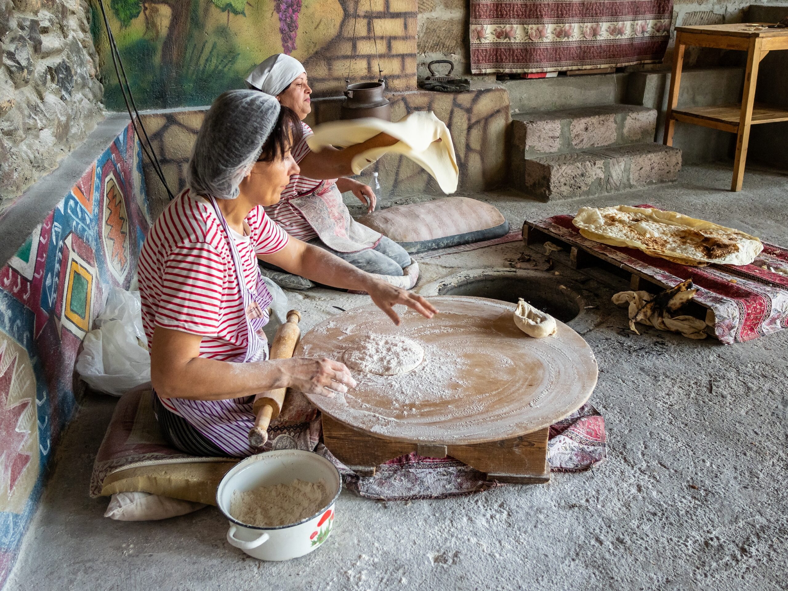 Preparazione Lavash. Shutterstock by KrimKate.