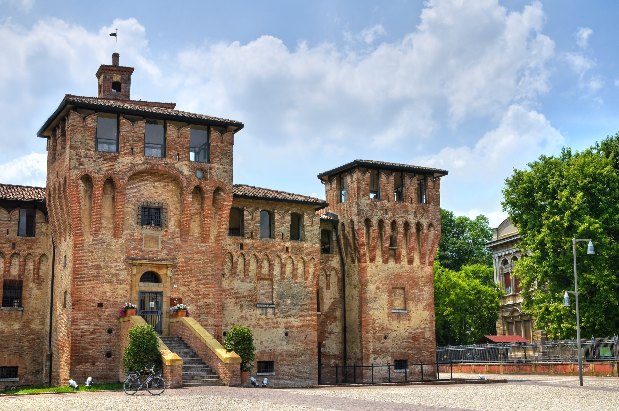 Rocca di Cento - Shutterstock by Miti74