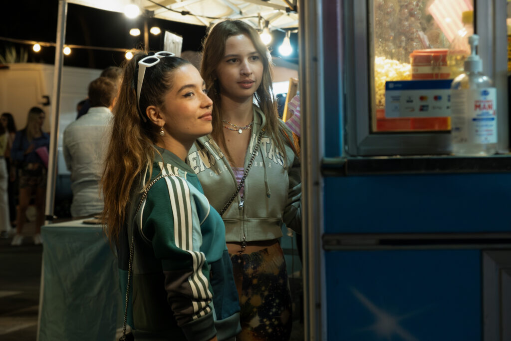 Penelope Raggi e Beatrice Puccilli, due giovani protagoniste della serie Netflix "Adorazione"