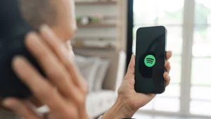 Su Spotify le traduzioni e i testi delle canzoni, anche offline