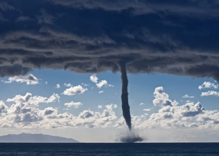 Una tromba d'aria sul Mediterraneo