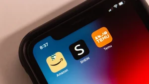 Via libera alla tassa sui "piccoli pacchi" di Shein, Temu e simili