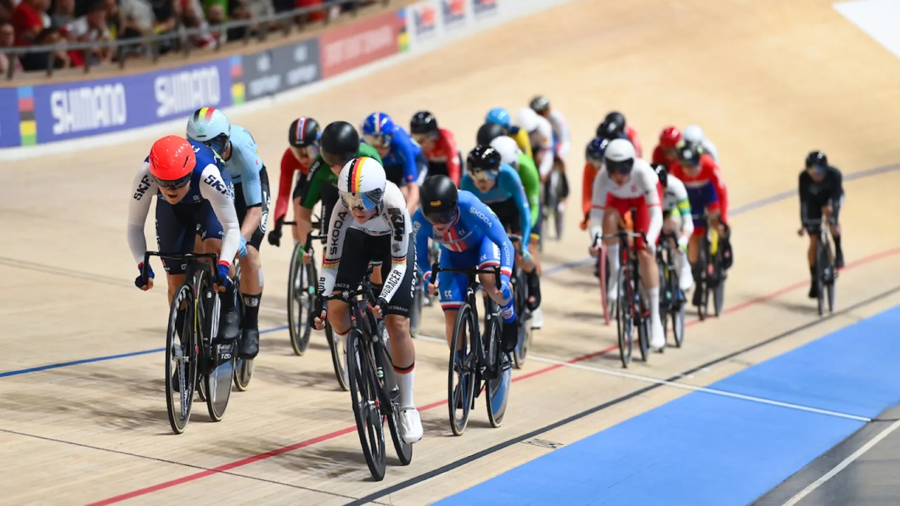 Una gara femminile dei Mondiali di ciclismo su pista 2024