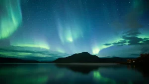 Aurore boreali visibili anche dall'Italia: è in corso un'intensa tempesta solare
