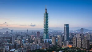 Alex Honnold scalerà il grattacielo Taipei 101 in "free solo" e in diretta su Netflix