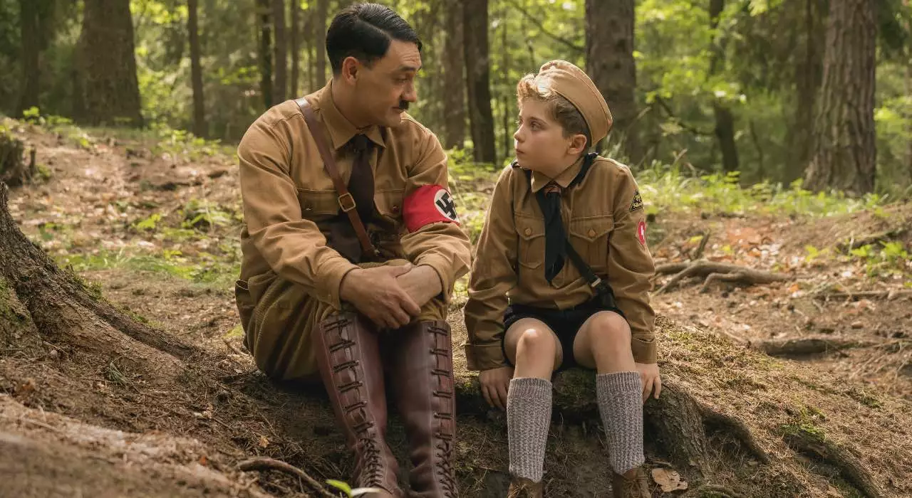 Una scena dal film Jojo Rabbit