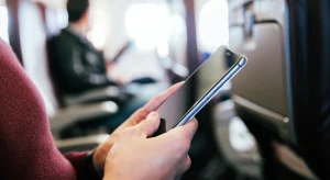 Perché in aereo c’è il Wi-Fi ma non si può telefonare
