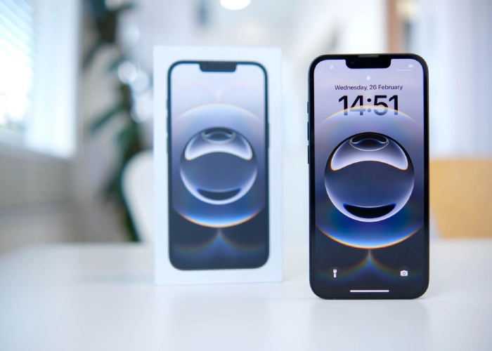 Apple iPhone 16e 