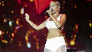 A Sanremo 2026, Serena Brancale con "Qui con me" dedicata alla madre